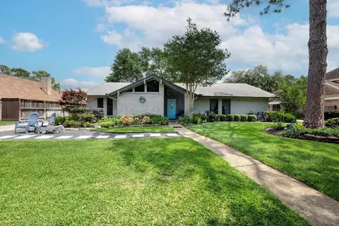 2750 Fontana Dr, Houston, TX 77043