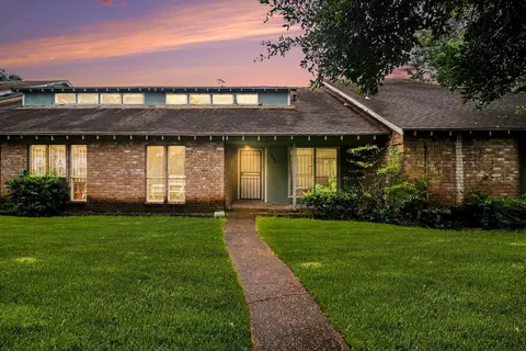 5702 Easthampton Dr #C, Houston, TX 77039