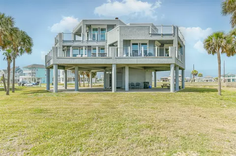 18611 W De Vaca Ln, Galveston, TX 77554