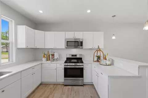 Kitchen - 249 Mcdade St, Hempstead, TX 77445 photo 3 of 3