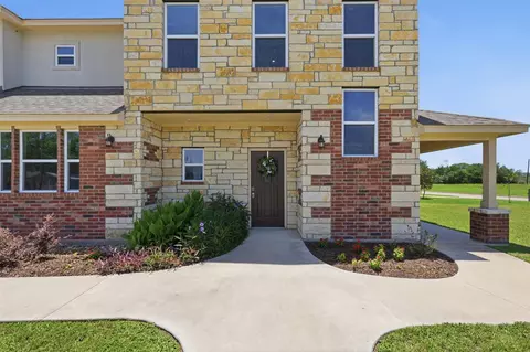 Exterior - 249 Mcdade St, Hempstead, TX 77445 photo 2 of 5