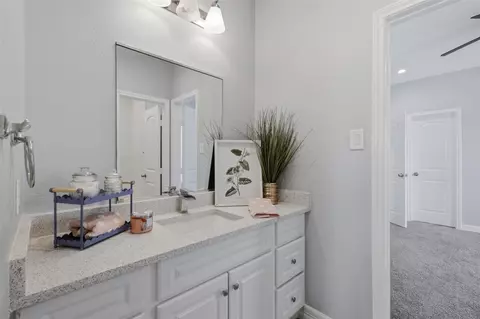 Bath - 249 Mcdade St, Hempstead, TX 77445 photo 4 of 6