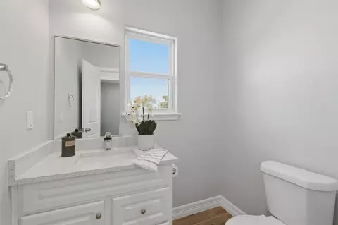 Bath - 249 Mcdade St, Hempstead, TX 77445 photo 3 of 6
