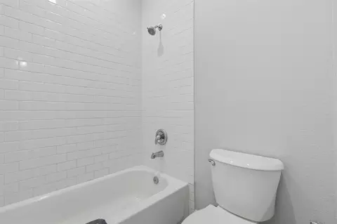 Bath - 249 Mcdade St, Hempstead, TX 77445 photo 5 of 6