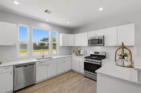Kitchen - 249 Mcdade St, Hempstead, TX 77445 photo 2 of 3