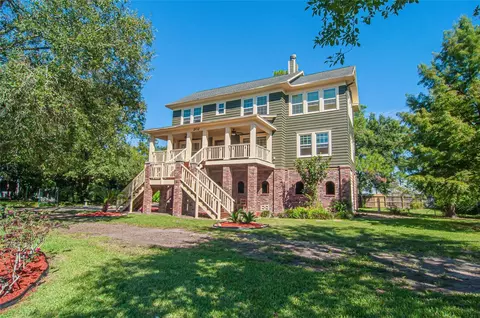 202 Meadowlawn St, Shoreacres, TX 77571