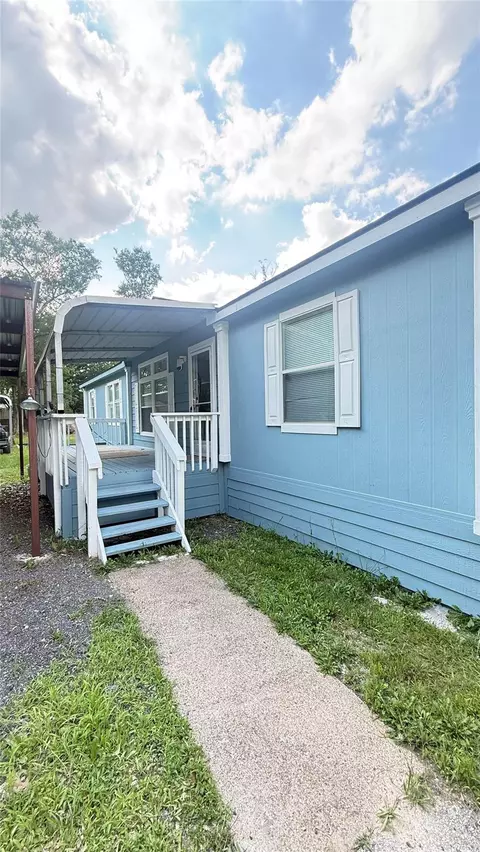 14724 Country West Dr, Conroe, TX 77302