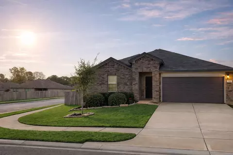 128 Barton Creek Dr, Huntsville, TX 77340
