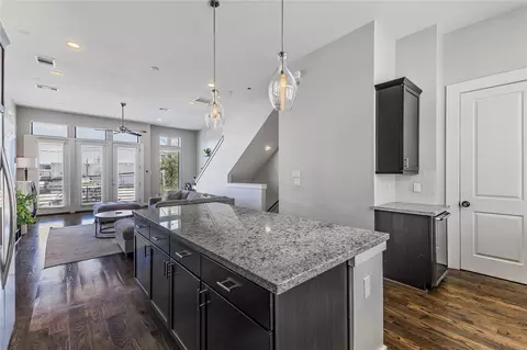 2114 Sabine St, Houston, TX 77007