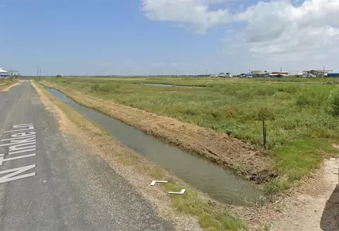1266 N Tinkle Ln, Crystal Beach, TX 77650