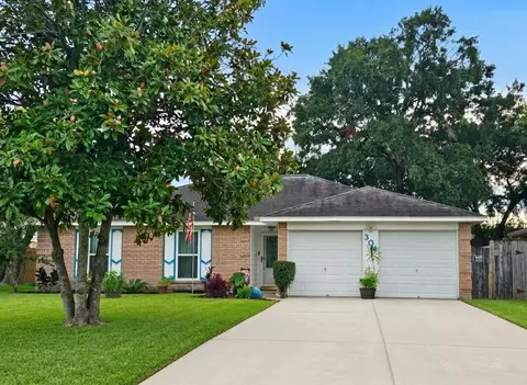 304 Cherry Ct, La Porte, TX 77571