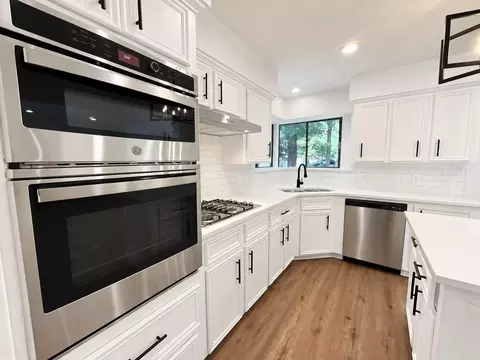 Kitchen - 10715 E Timberwagon Cir, Spring, TX 77380 photo 5 of 6