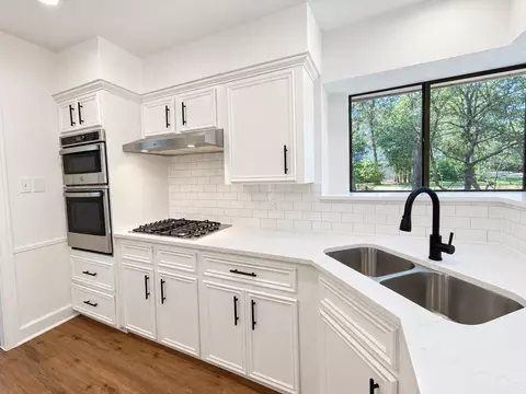Kitchen - 10715 E Timberwagon Cir, Spring, TX 77380 photo 4 of 6