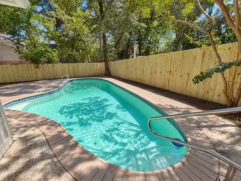 Exterior - 10715 E Timberwagon Cir, Spring, TX 77380 photo 5 of 11