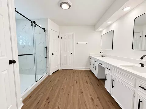 Bath - 10715 E Timberwagon Cir, Spring, TX 77380 photo 2 of 6