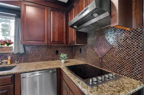 Kitchen - 18003 Shadow Valley Dr, Spring, TX 77379 photo 4 of 5