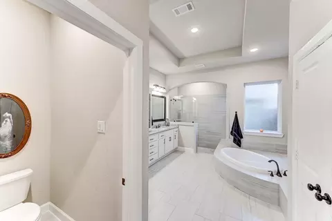 Bath - 404 Summit Ridge Ct, Willis, TX 77318 photo 4 of 8
