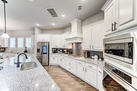 Kitchen - 404 Summit Ridge Ct, Willis, TX 77318 photo 5 of 8