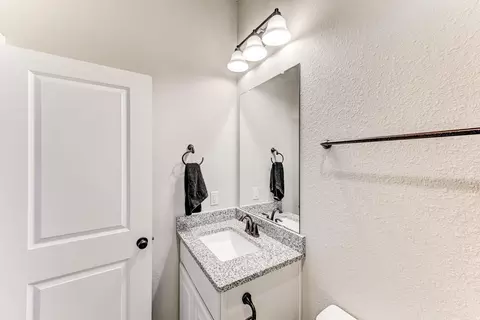 Bath - 404 Summit Ridge Ct, Willis, TX 77318 photo 5 of 8