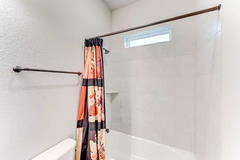 Bath - 404 Summit Ridge Ct, Willis, TX 77318 photo 6 of 8