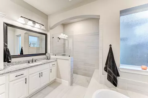 Bath - 404 Summit Ridge Ct, Willis, TX 77318 photo 3 of 8