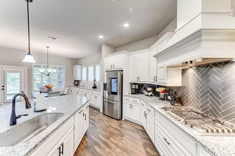Kitchen - 404 Summit Ridge Ct, Willis, TX 77318 photo 6 of 8