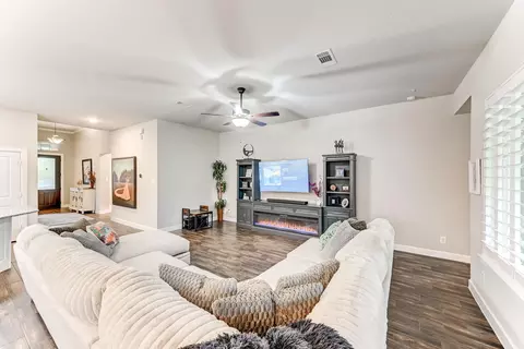 Living - 404 Summit Ridge Ct, Willis, TX 77318 photo 1 of 4