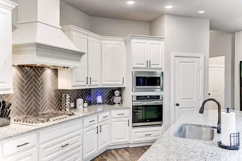 Kitchen - 404 Summit Ridge Ct, Willis, TX 77318 photo 4 of 8