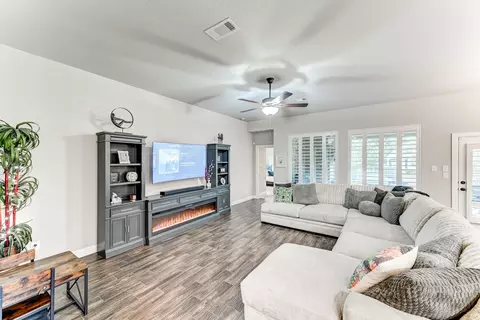 Living - 404 Summit Ridge Ct, Willis, TX 77318 photo 3 of 4