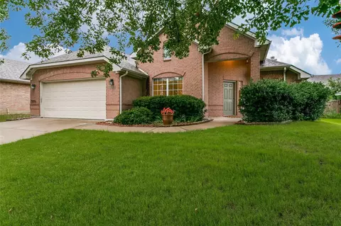 908 Dogwood Dr, Burleson, TX 76028