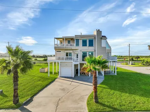 19131 Kahala Dr, Galveston, TX 77554