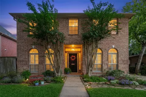 4312 Holt St, Bellaire, TX 77401