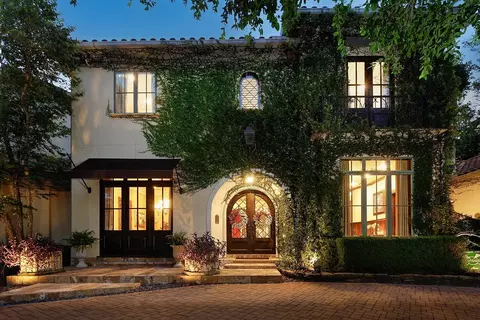 83 S Palmiera Cir, The Woodlands, TX 77382