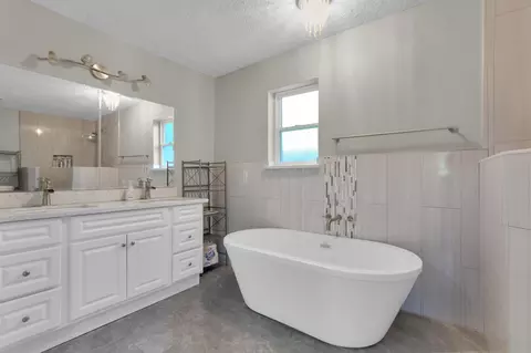 12202 Roandale Dr, Houston, TX 77048