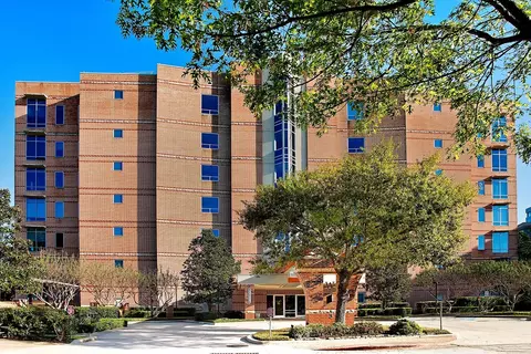 3 Waterway Ct #5C, The Woodlands, TX 77380