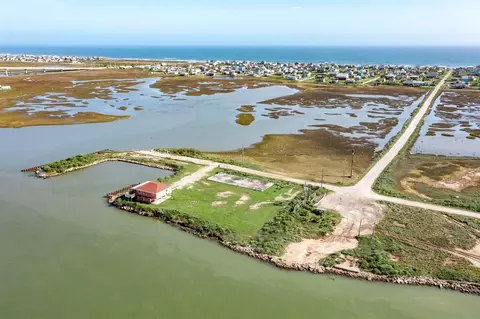 626 Canal Dr, Surfside Beach, TX 77541