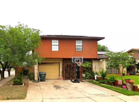 1502 Hemlock Dr, Laredo, TX 78041 photo 1