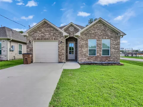 4102 Hill Ave, Dickinson, TX 77539