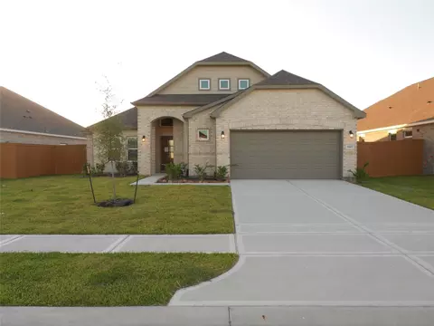 1041 Comal Trl, Dayton, TX 77535