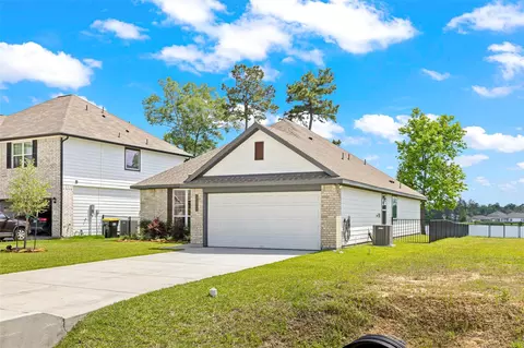 Exterior - 383 Shoreview Dr, Conroe, TX 77303 photo 2 of 7