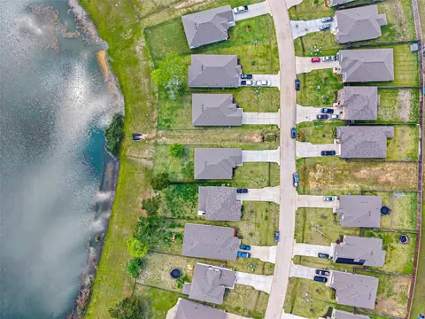 View/Area - 383 Shoreview Dr, Conroe, TX 77303 photo 4 of 10