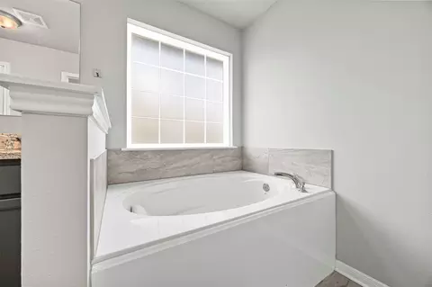 Bath - 383 Shoreview Dr, Conroe, TX 77303 photo 2 of 3