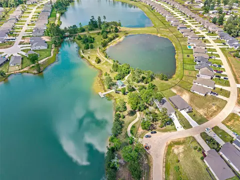 View/Area - 383 Shoreview Dr, Conroe, TX 77303 photo 8 of 10