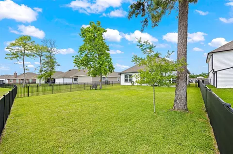 Exterior - 383 Shoreview Dr, Conroe, TX 77303 photo 6 of 7
