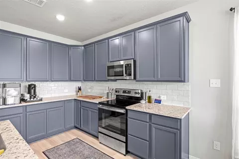 Kitchen - 383 Shoreview Dr, Conroe, TX 77303 photo 4 of 5