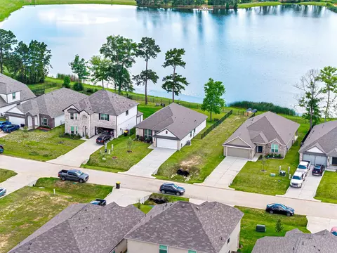View/Area - 383 Shoreview Dr, Conroe, TX 77303 photo 2 of 10