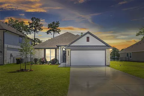 Exterior - 383 Shoreview Dr, Conroe, TX 77303 photo 4 of 7