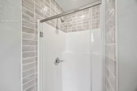 Bath - 383 Shoreview Dr, Conroe, TX 77303 photo 3 of 3