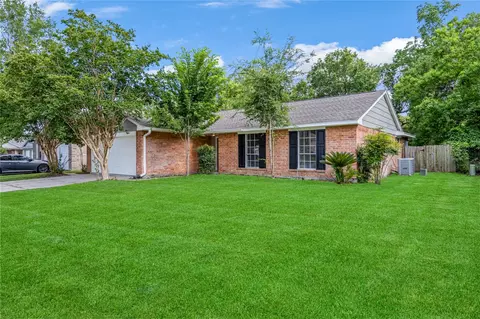 9806 Tanager Ln, Conroe, TX 77385