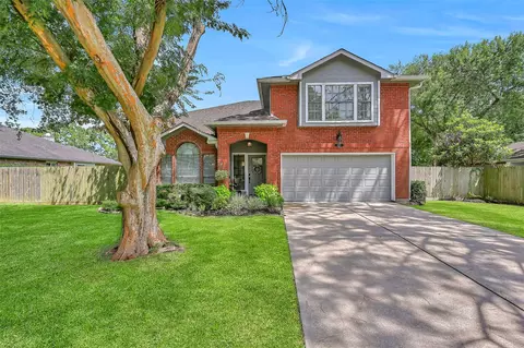 2205 S Mission Cir, Friendswood, TX 77546
